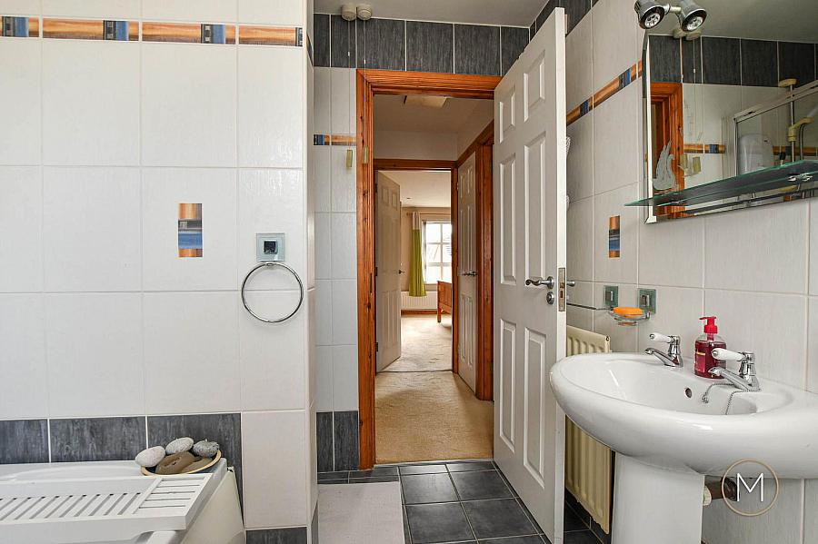 11 Greenvale Manor