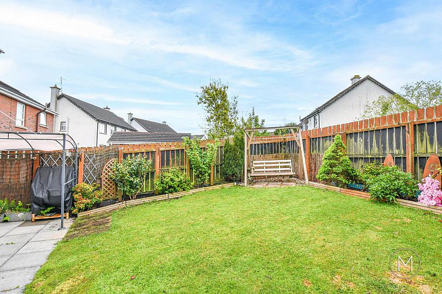 11 Greenvale Manor