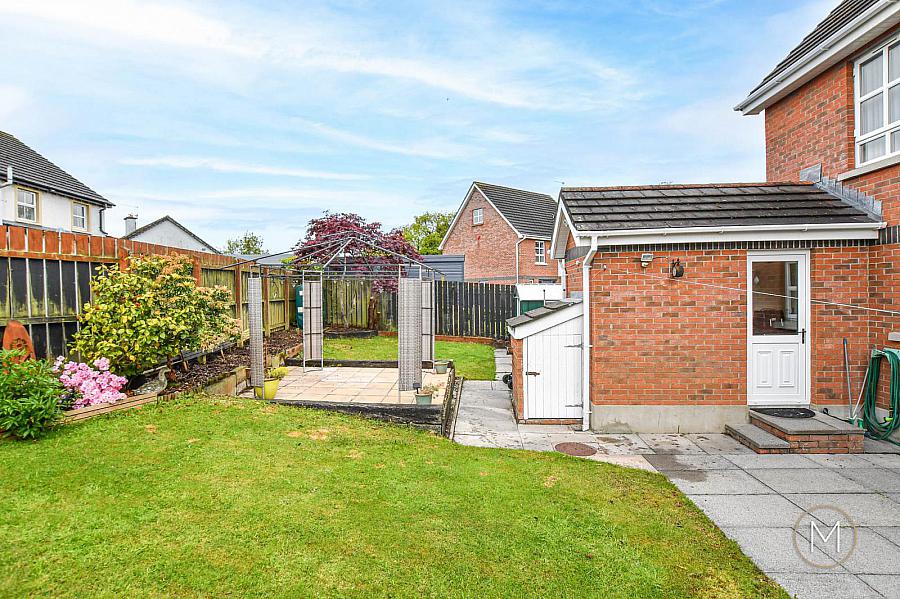11 Greenvale Manor