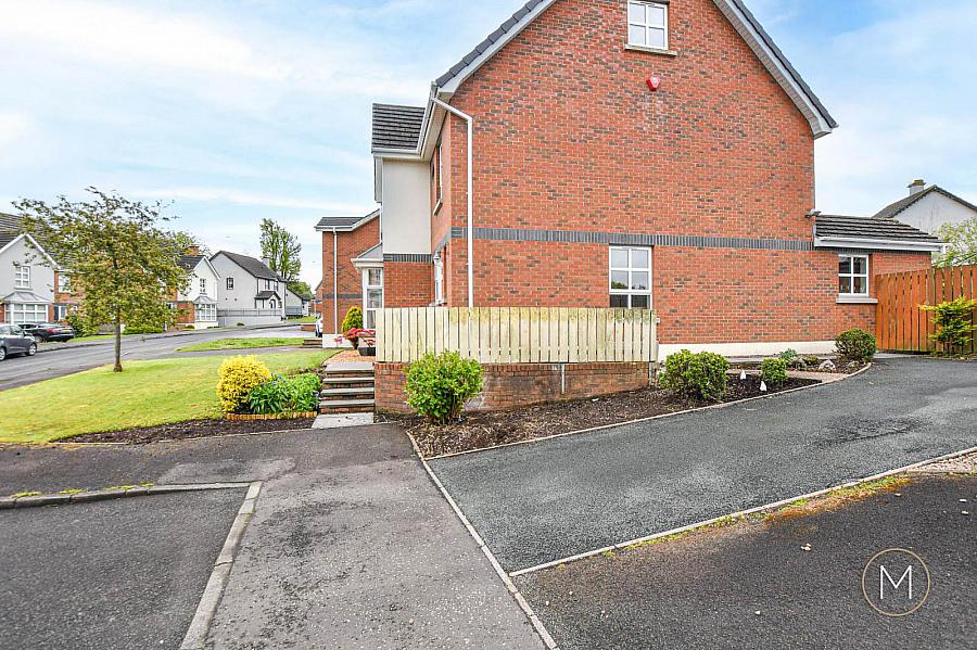 11 Greenvale Manor