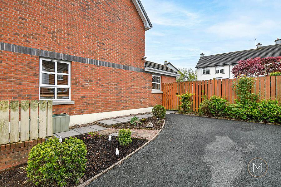 11 Greenvale Manor
