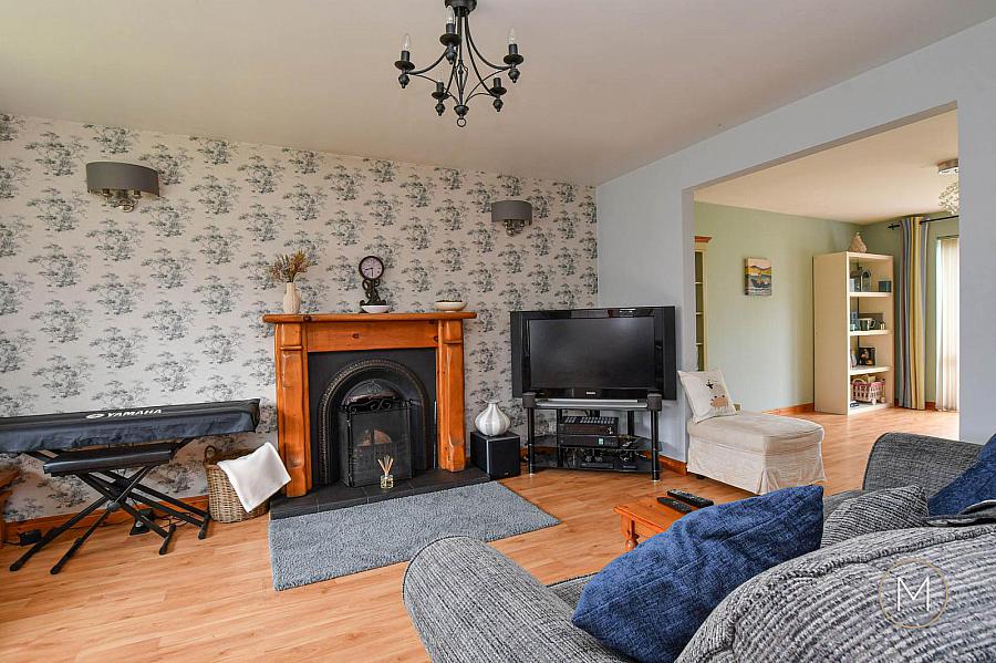 11 Greenvale Manor