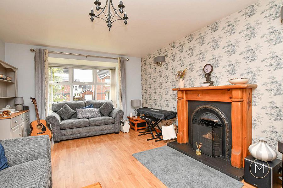 11 Greenvale Manor