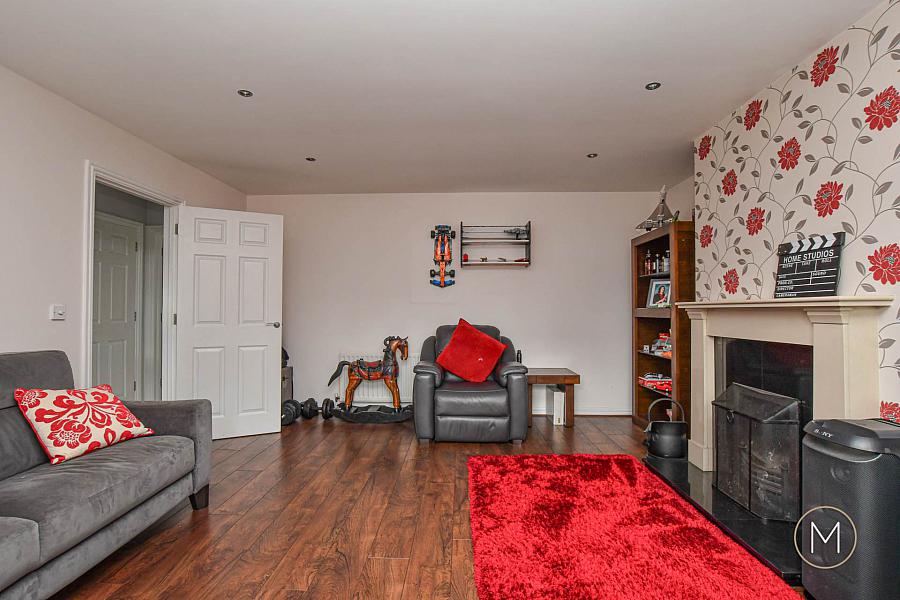 1 Carnbeg Square