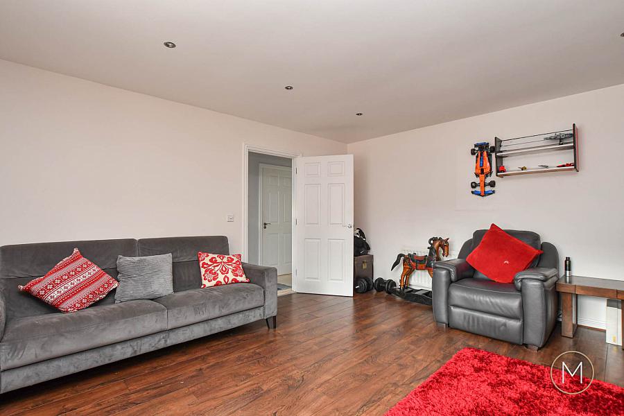 1 Carnbeg Square