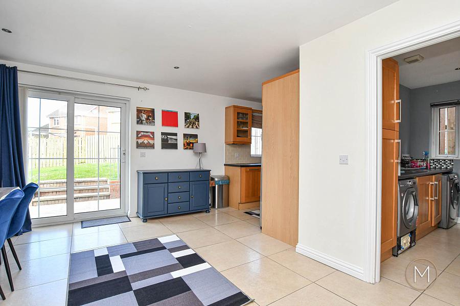1 Carnbeg Square