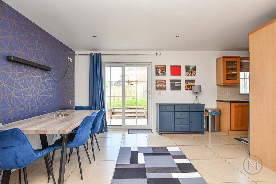 1 Carnbeg Square