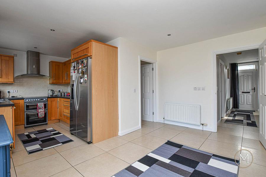 1 Carnbeg Square