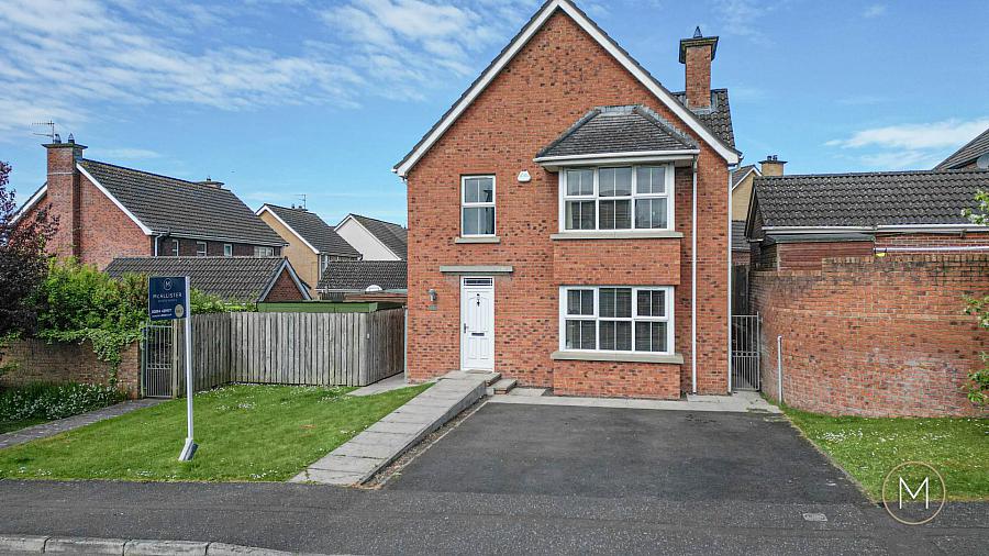 1 Carnbeg Square