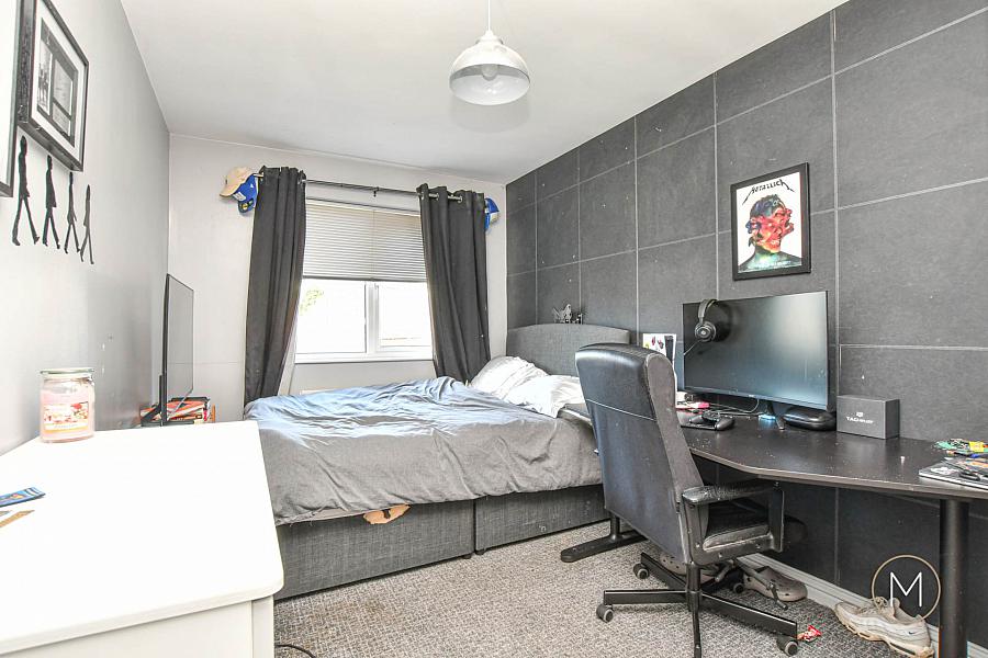 1 Carnbeg Square