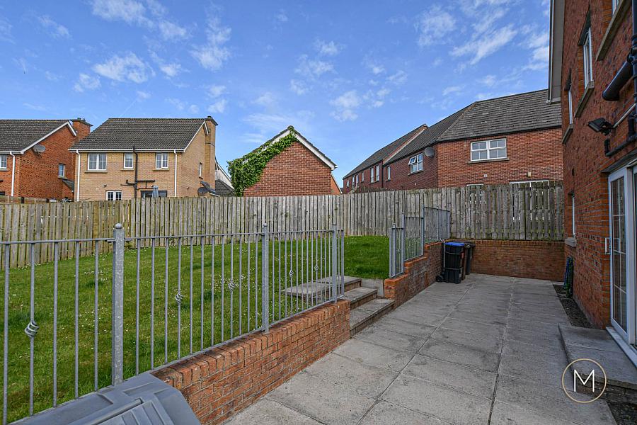 1 Carnbeg Square