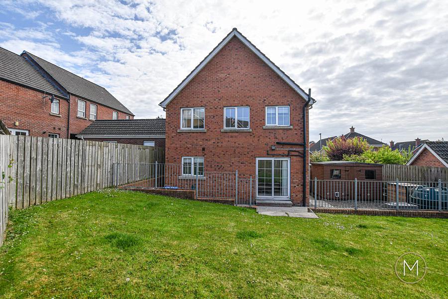 1 Carnbeg Square