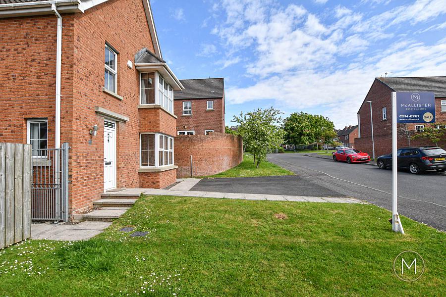1 Carnbeg Square