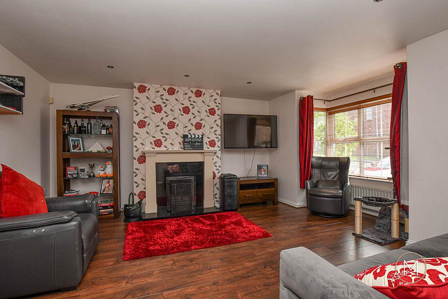 1 Carnbeg Square