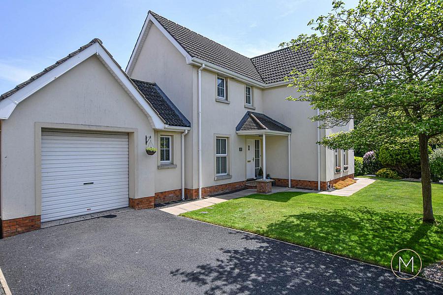 25 Carnbeg Avenue