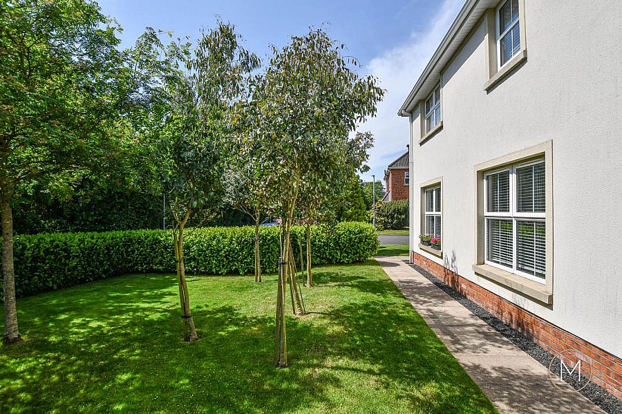 25 Carnbeg Avenue