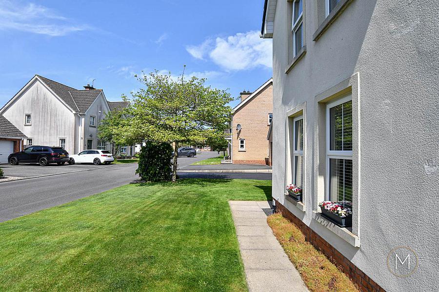25 Carnbeg Avenue
