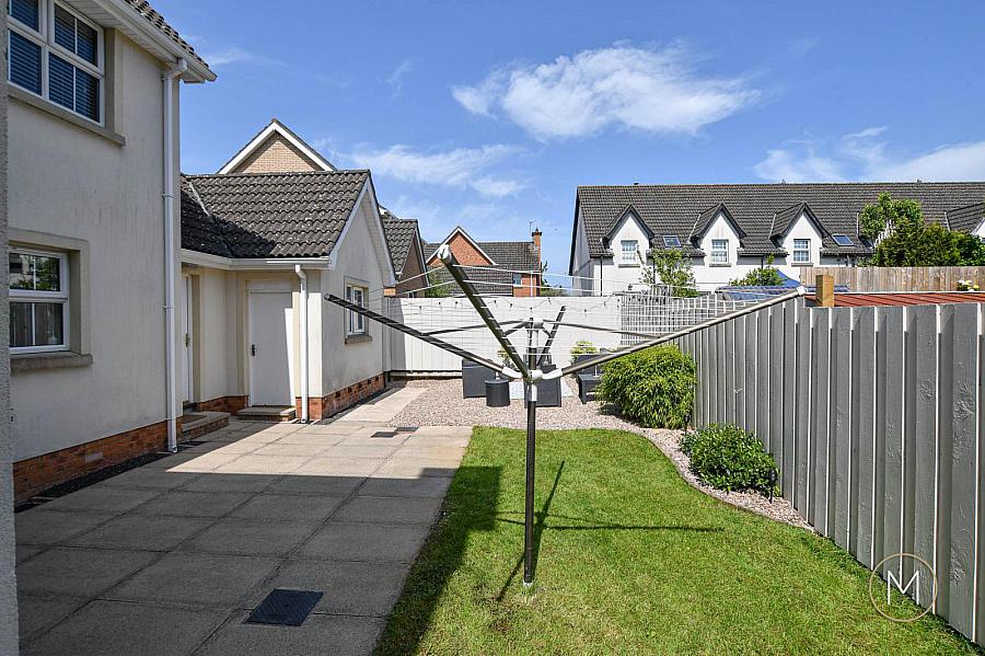 25 Carnbeg Avenue