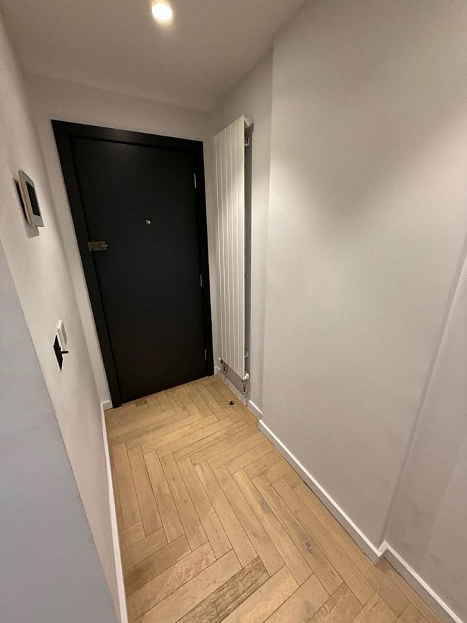 Apt 16 Fx, Apt 16 Fx Montgomery Street