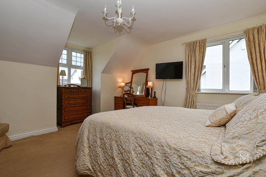 10 Castle Lodge
