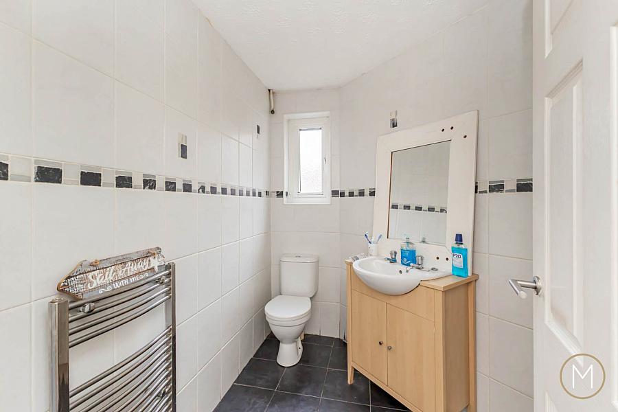 8a Greenview Way