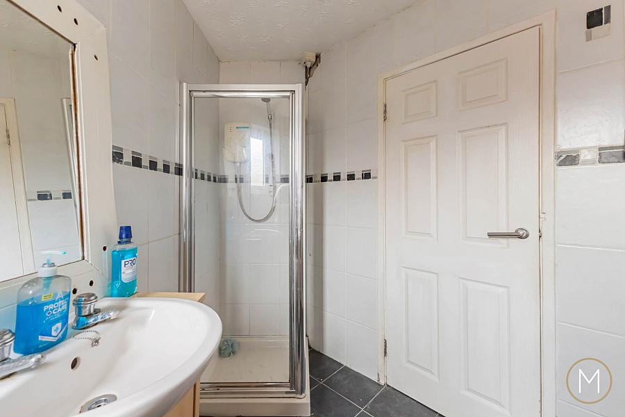 8a Greenview Way