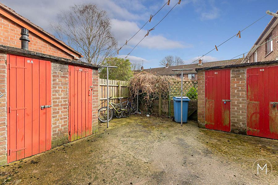 8a Greenview Way