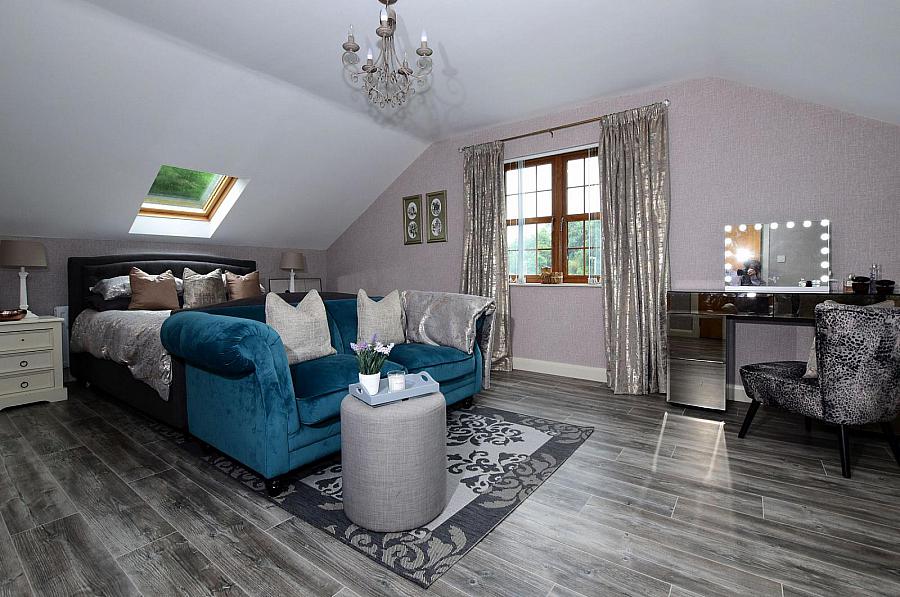 4 Riverside Meadow