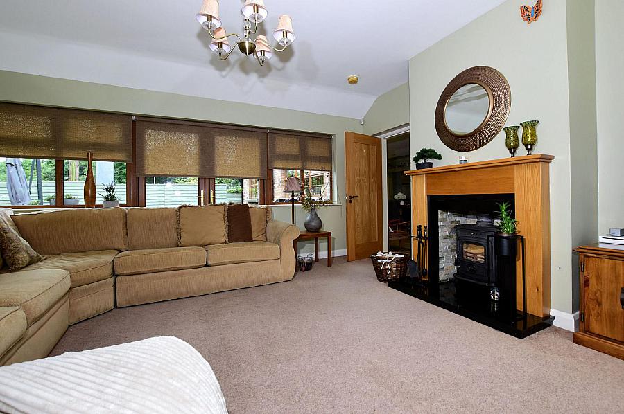 4 Riverside Meadow