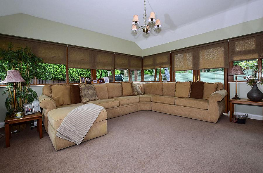 4 Riverside Meadow