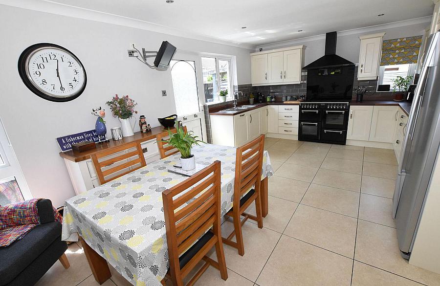 12 Stonebridge Court