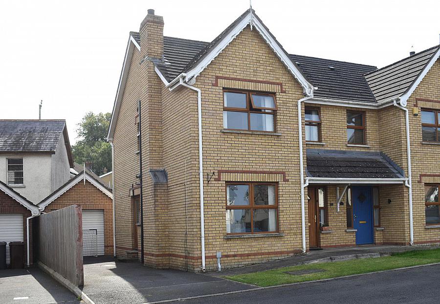 24 Laurel Wood