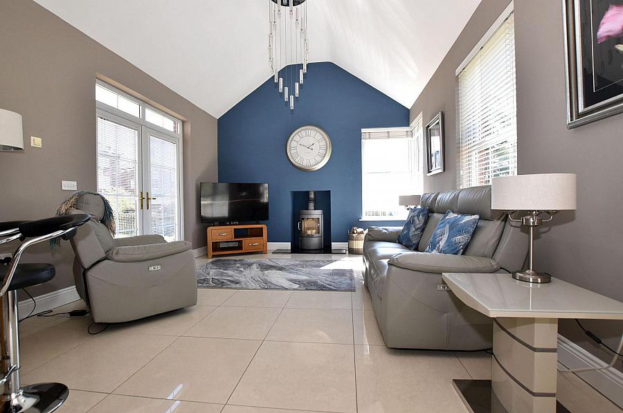 8 Lady Wallace Crescent