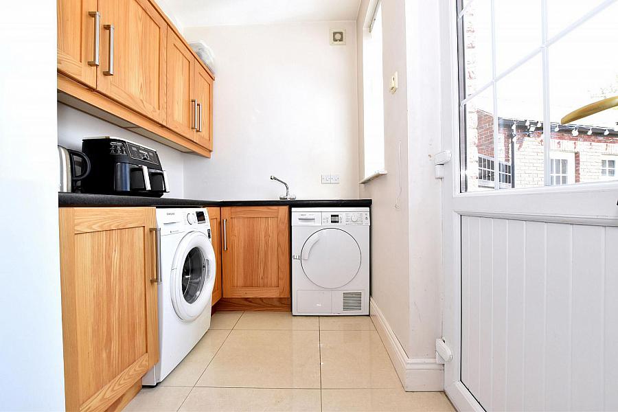 8 Lady Wallace Crescent