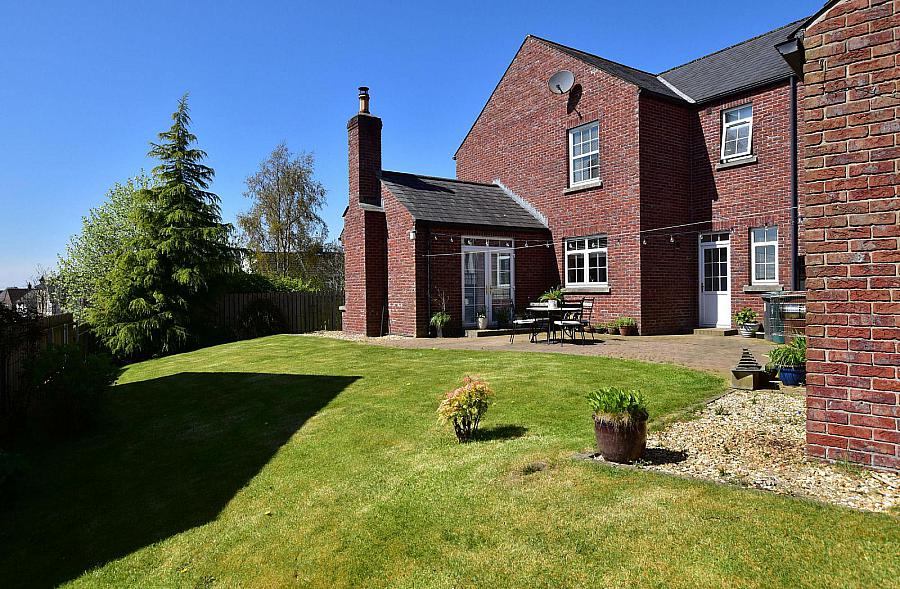 8 Lady Wallace Crescent