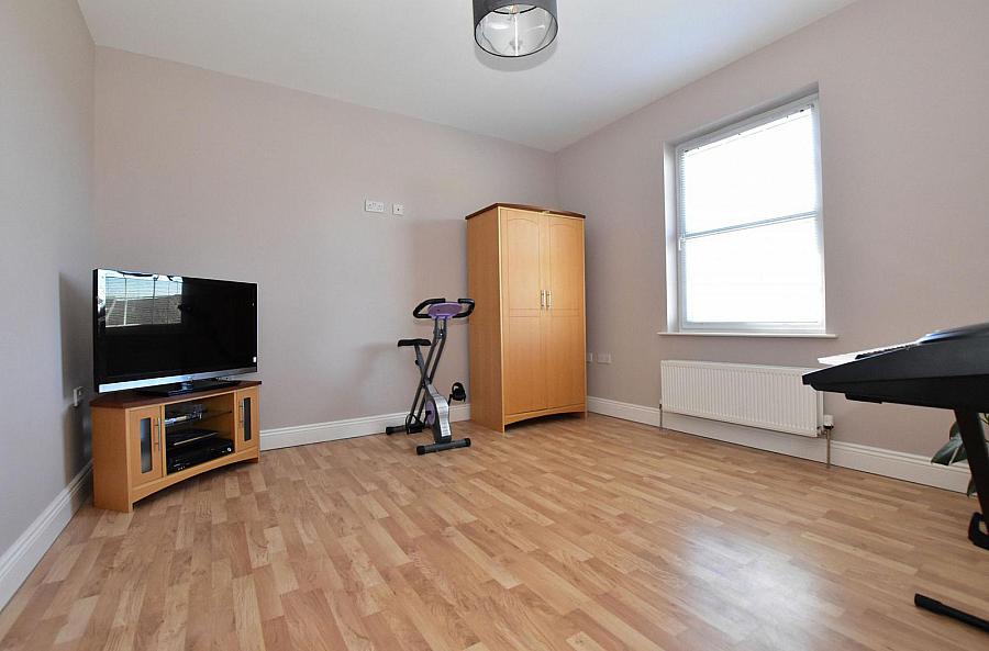 8 Lady Wallace Crescent