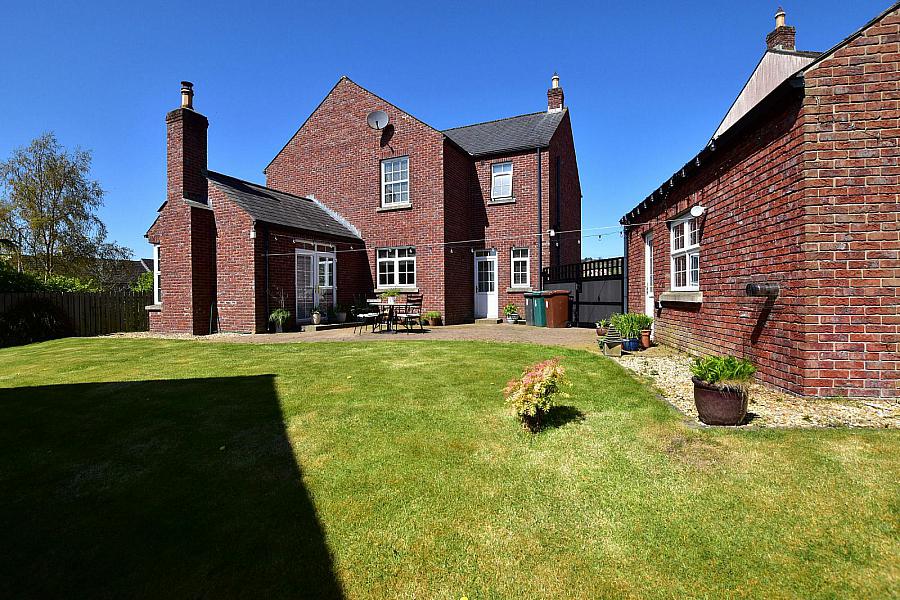 8 Lady Wallace Crescent