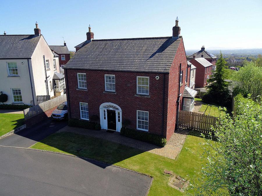 8 Lady Wallace Crescent