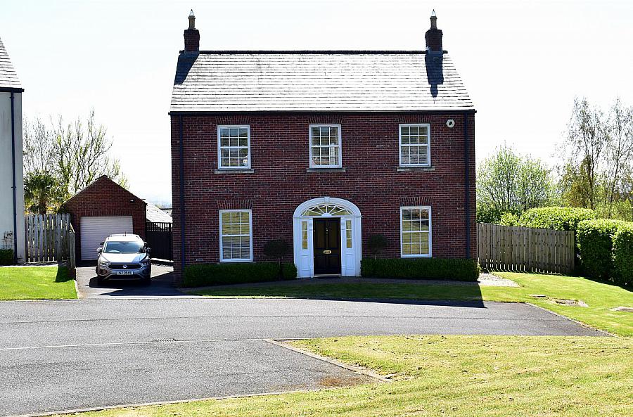 8 Lady Wallace Crescent