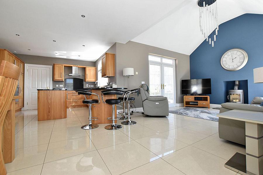 8 Lady Wallace Crescent