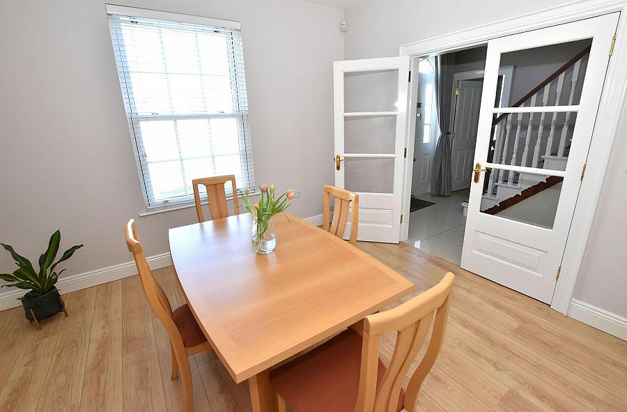 8 Lady Wallace Crescent