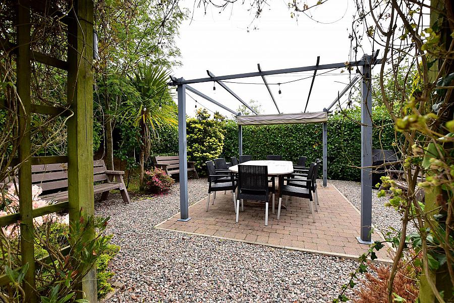 4 Glenmore Place