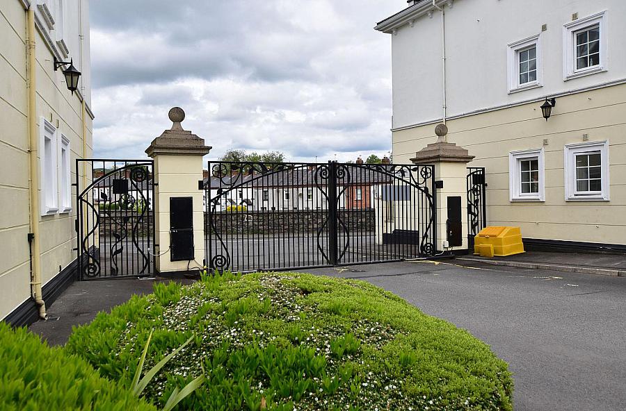 4 Glenmore Place