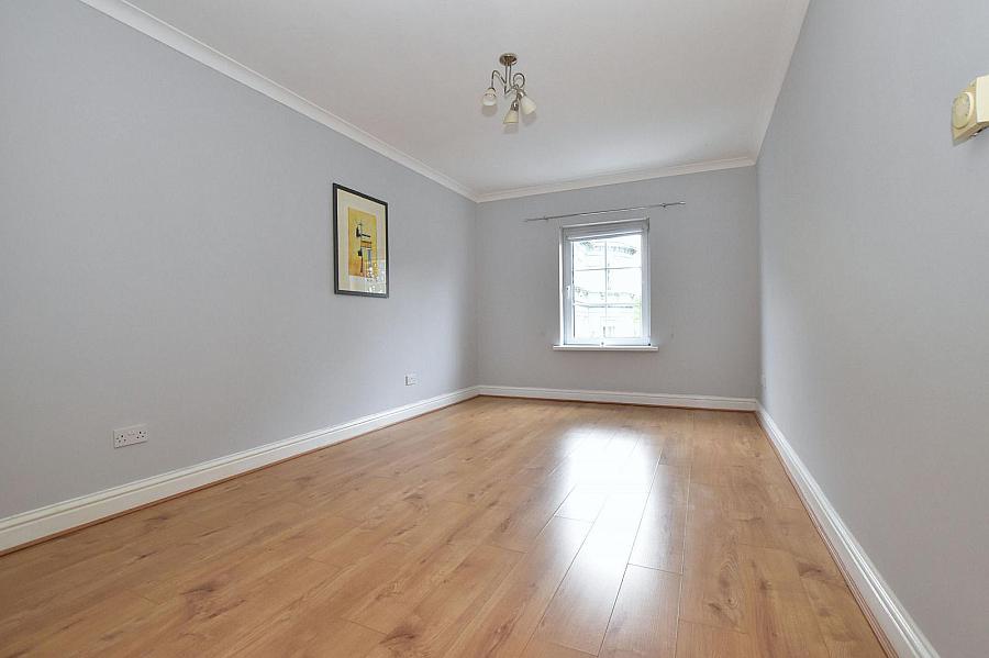 4 Glenmore Place