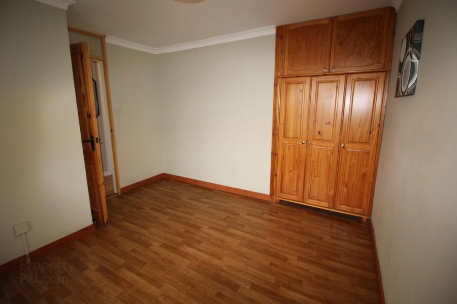 16 Larchfield Gardens