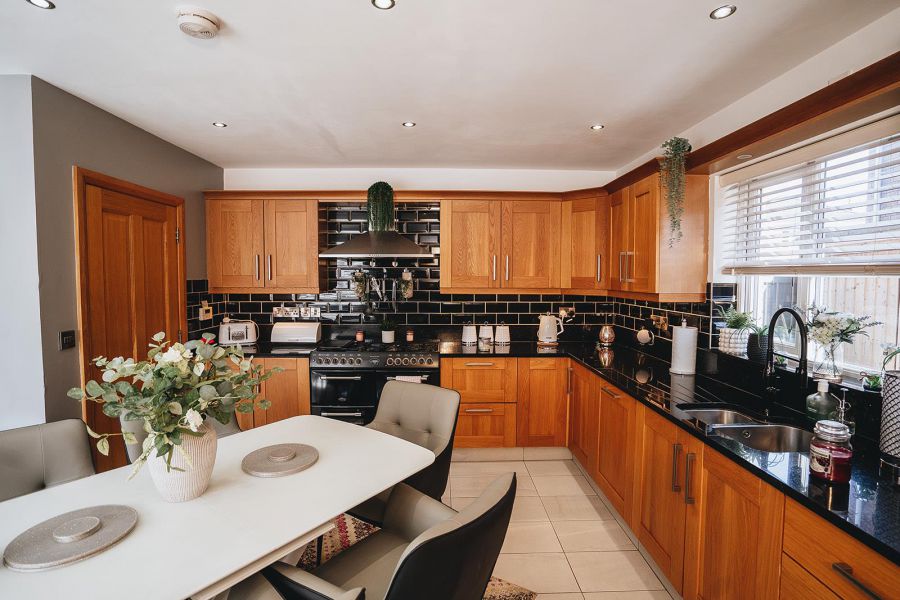 8 Knockbracken Grove