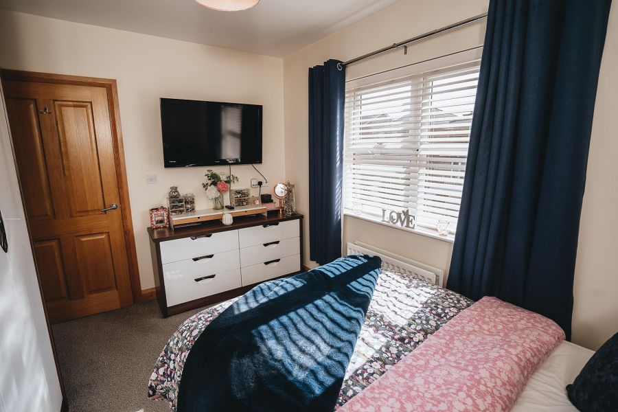 8 Knockbracken Grove