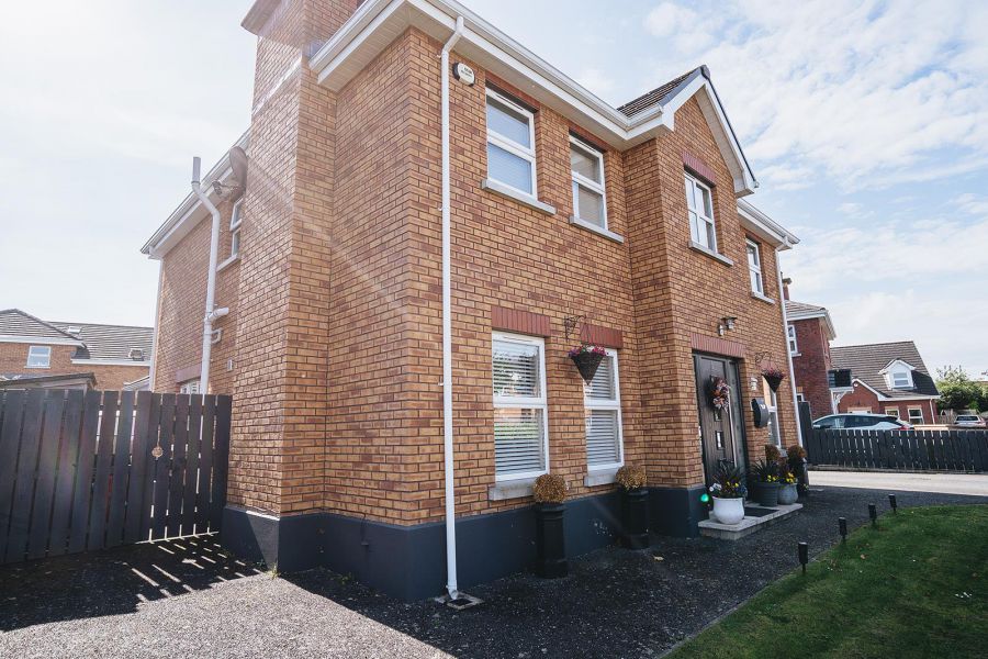8 Knockbracken Grove