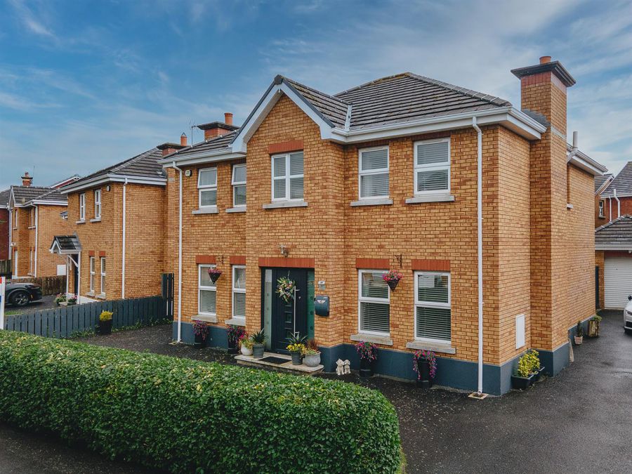 8 Knockbracken Grove