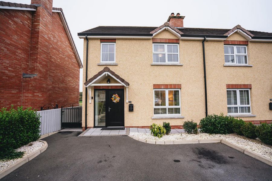 14 Knowehead Close,Broughshane, BT43 7FE